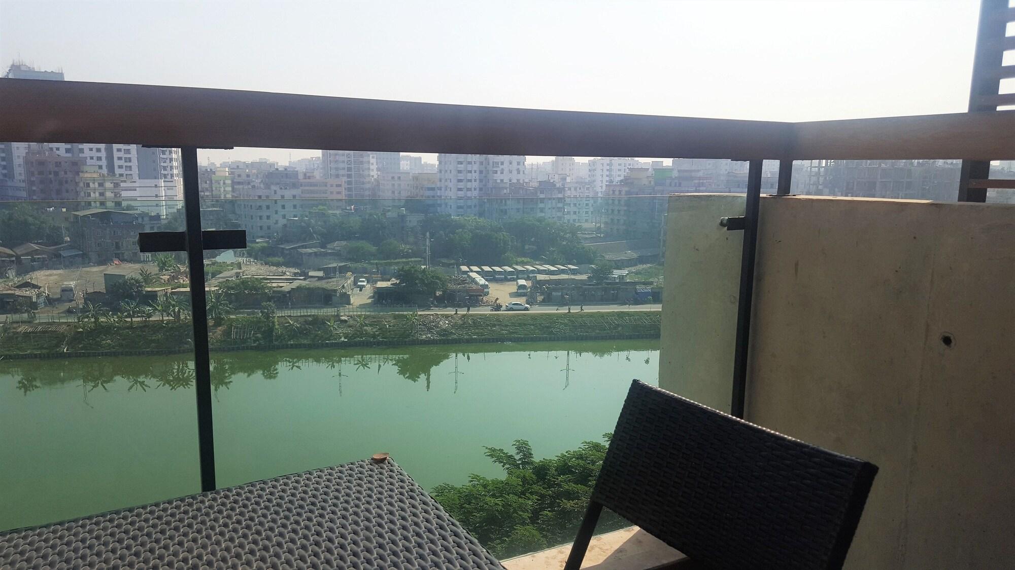 Coventina Lake Suites Dhaka Buitenkant foto