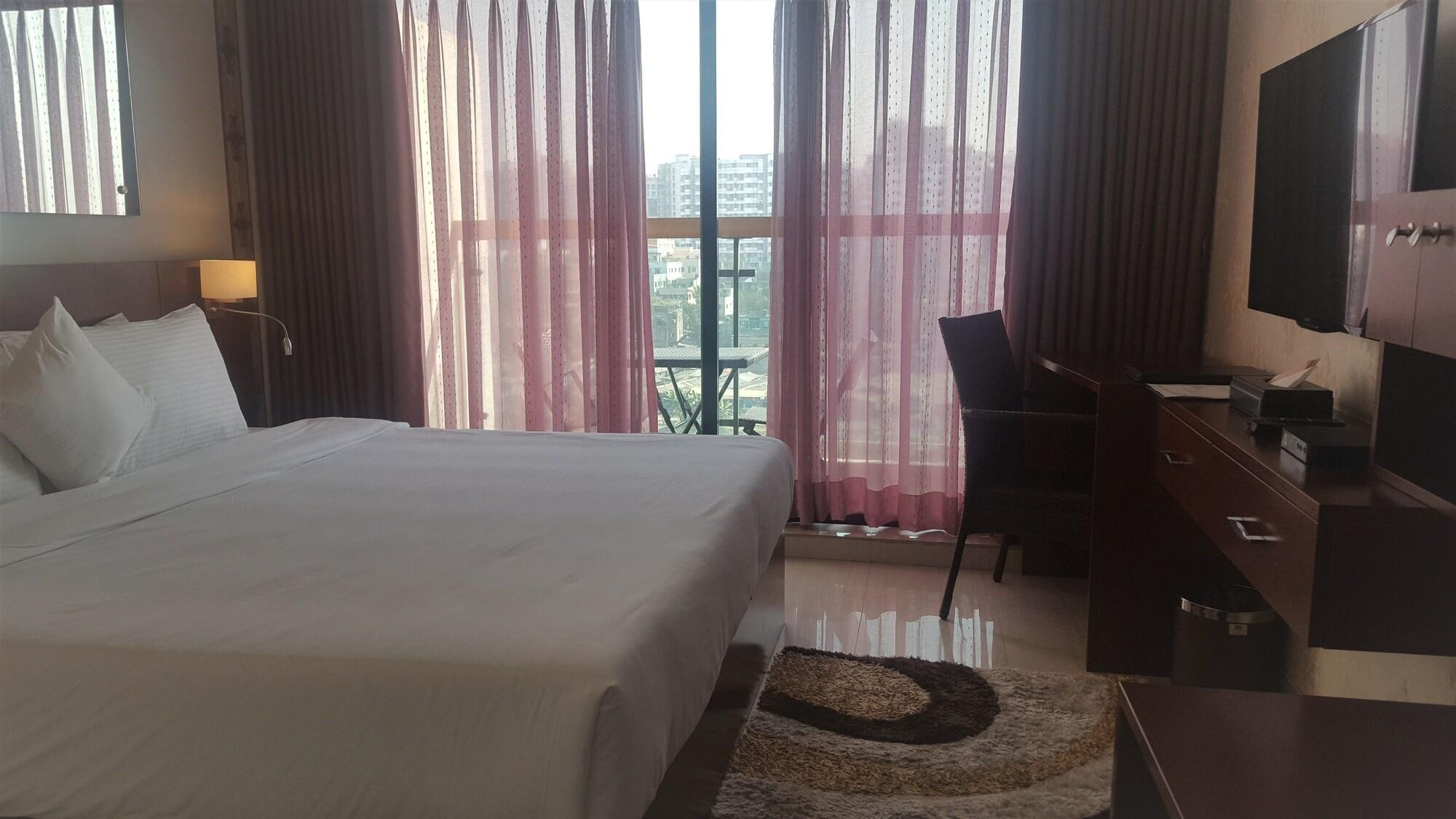 Coventina Lake Suites Dhaka Buitenkant foto