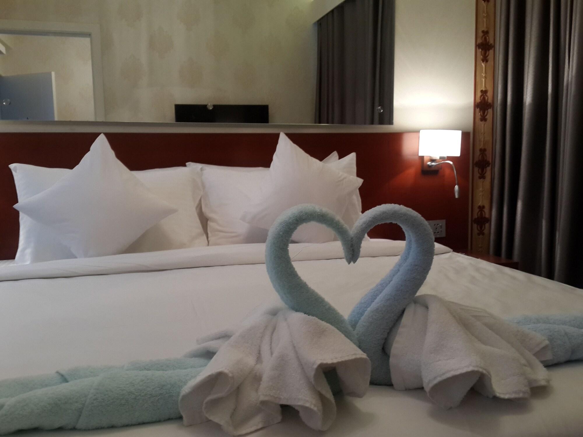 Coventina Lake Suites Dhaka Buitenkant foto