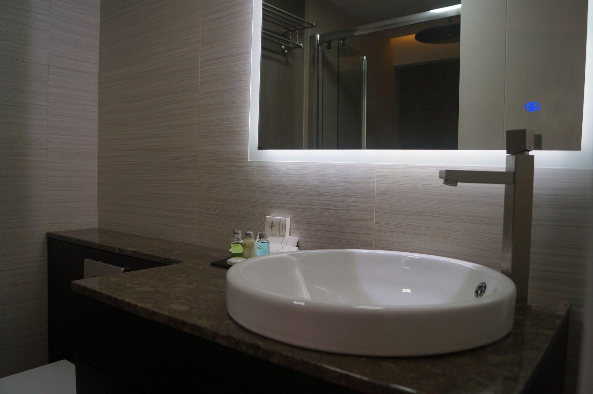 Coventina Lake Suites Dhaka Buitenkant foto