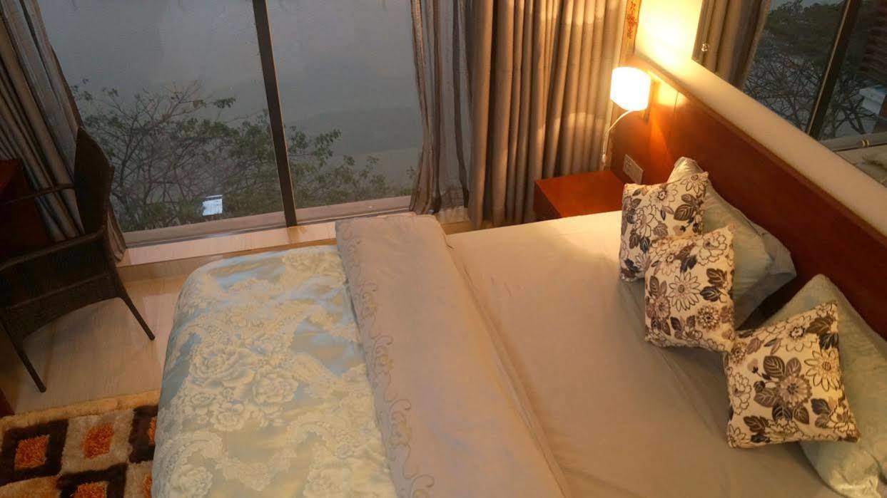 Coventina Lake Suites Dhaka Buitenkant foto