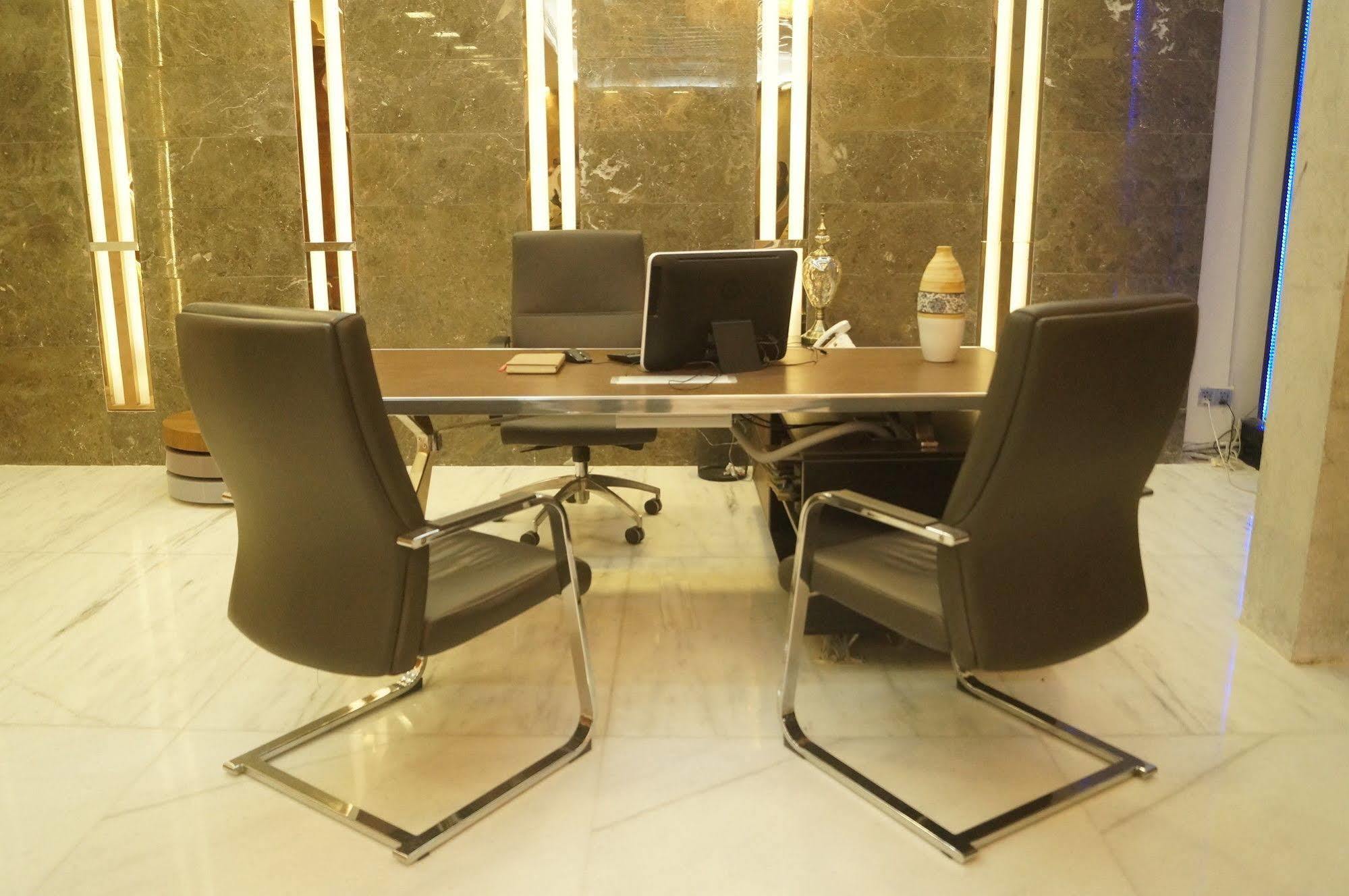 Coventina Lake Suites Dhaka Buitenkant foto