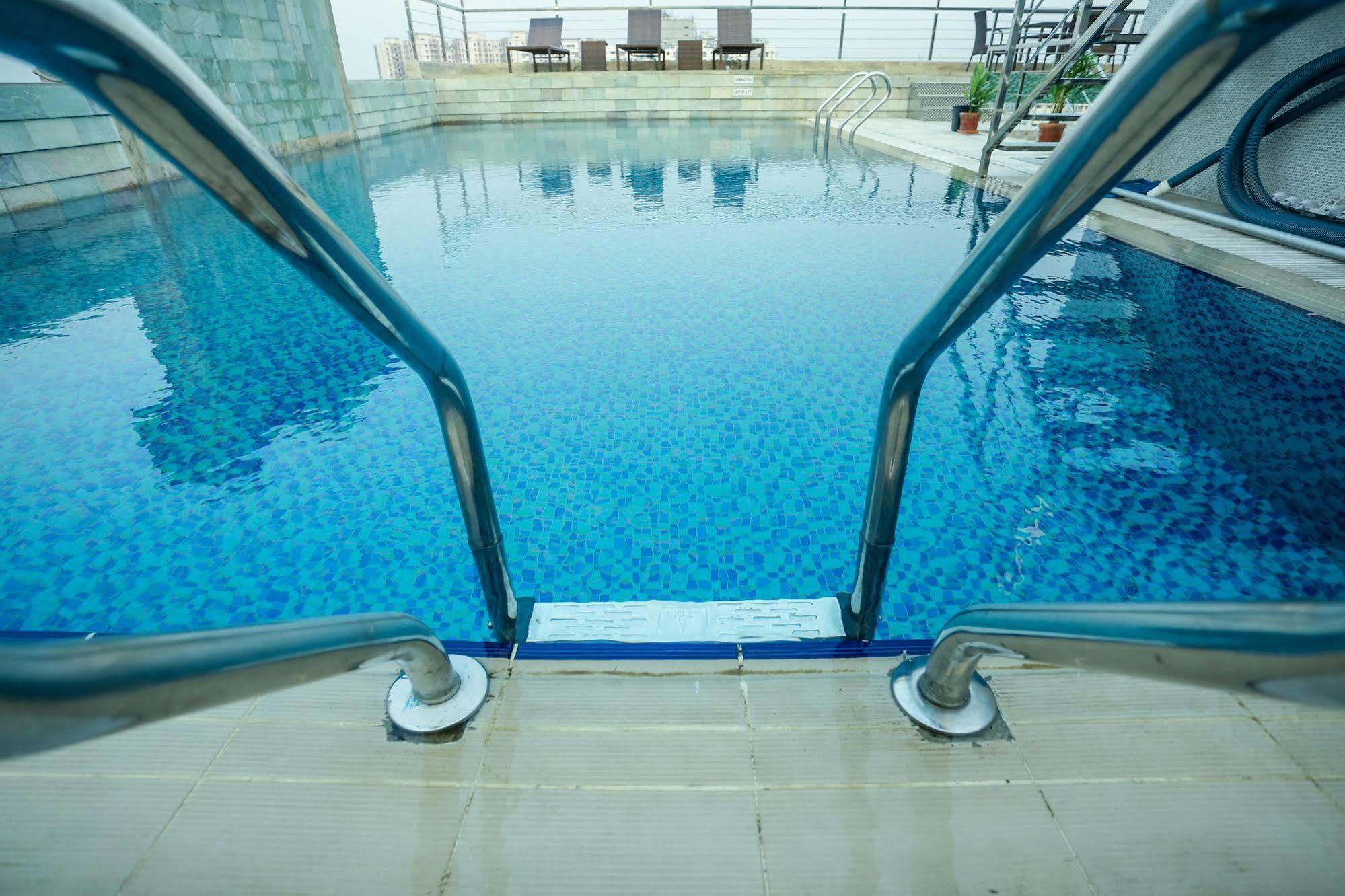 Coventina Lake Suites Dhaka Buitenkant foto